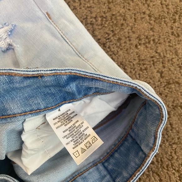 Light Jean Shorts - Picture 3 of 3